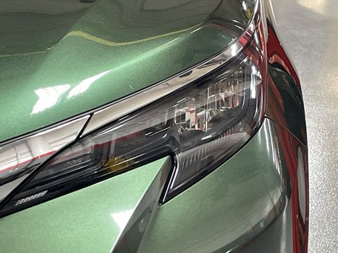 Used 2025 Toyota Sienna XLE image 6