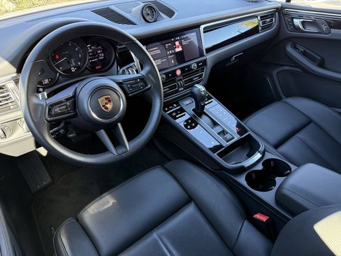 Used 2025 Porsche Macan image 4