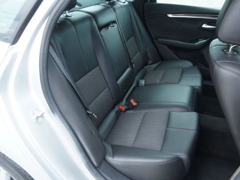 Used 2016 Chevrolet Impala LT image 9