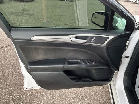 Used 2018 Ford Fusion SE w/ Fusion SE Technology Package FWD image 14