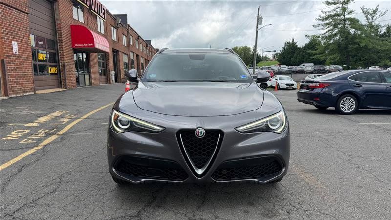 Used 2018 Alfa Romeo Stelvio Ti Sport AWD/4WD image 2