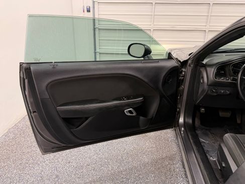 Used 2016 Dodge Challenger SXT RWD image 19
