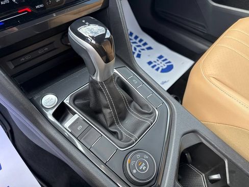 Used 2022 Volkswagen Tiguan SE AWD/4WD image 26