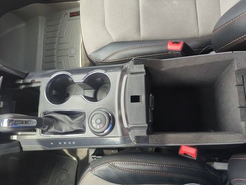 Used 2017 Ford Explorer XLT w/ Equipment Group 202A AWD/4WD image 24