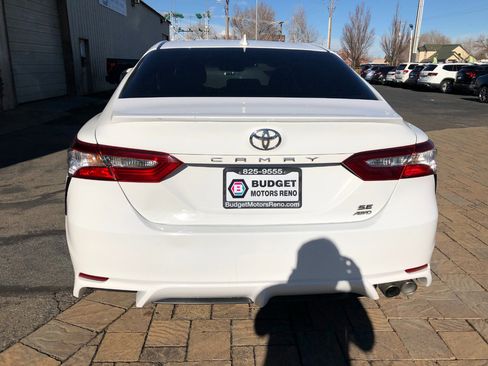 Used 2020 Toyota Camry SE image 3