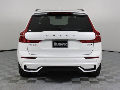 Certified 2025 Volvo XC60 B5 Core image 5