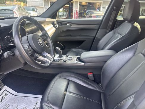 Used 2022 Alfa Romeo Stelvio Ti image 32