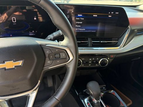 Used 2025 Chevrolet Trax LT w/ Driver Confidence Package FWD image 16