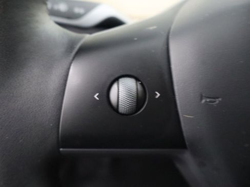 Used 2023 Tesla Model 3 Standard Range image 16