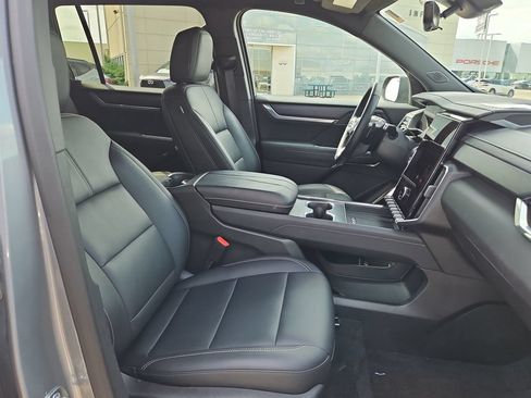Used 2026 GMC Acadia Elevation w/ Elevation Premium Package AWD/4WD image 32