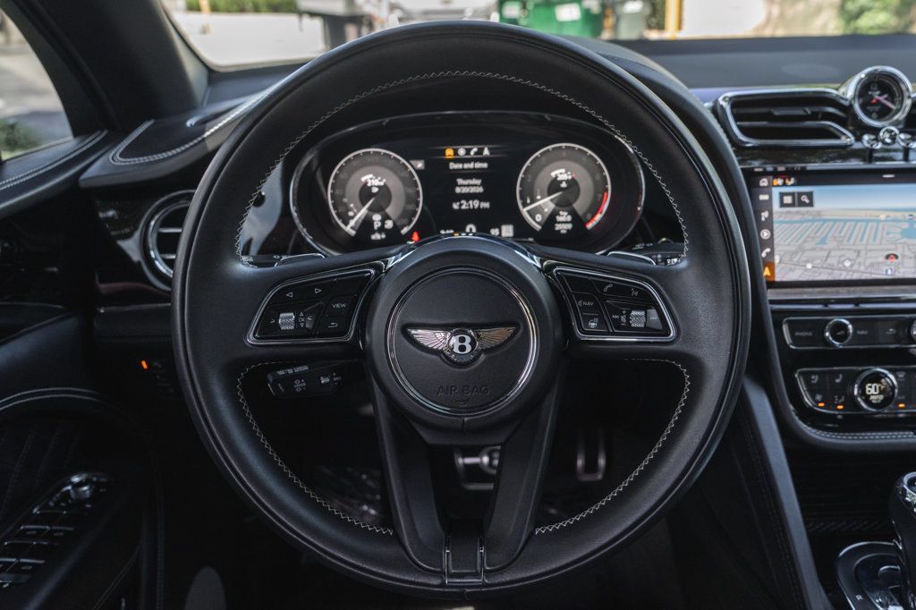 Used 2022 Bentley Bentayga AWD/4WD image 16