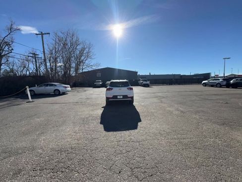 Used 2025 Chevrolet TrailBlazer LT w/ Driver Confidence Package image 16