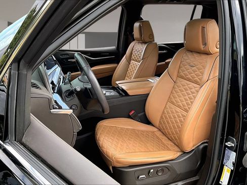 Used 2023 Cadillac Escalade ESV Premium Luxury AWD/4WD image 27