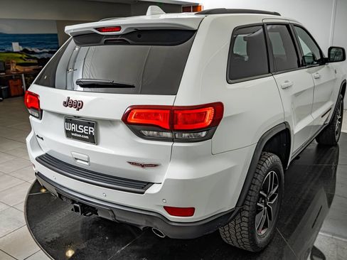 Used 2019 Jeep Grand Cherokee Trailhawk AWD/4WD image 17