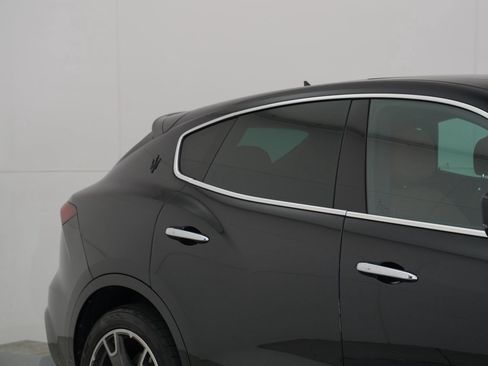 Used 2022 Maserati Levante Modena AWD/4WD image 3