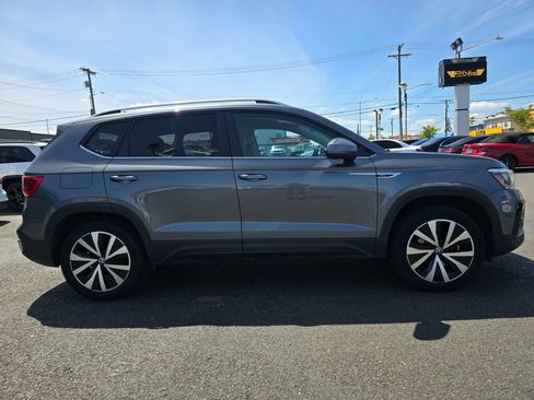 Used 2023 Volkswagen Taos SE AWD/4WD image 5