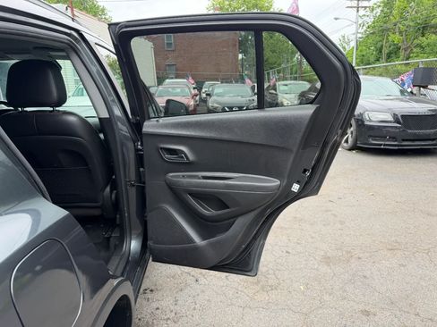 Used 2018 Chevrolet Trax LT w/ LT Convenience Package AWD/4WD image 29