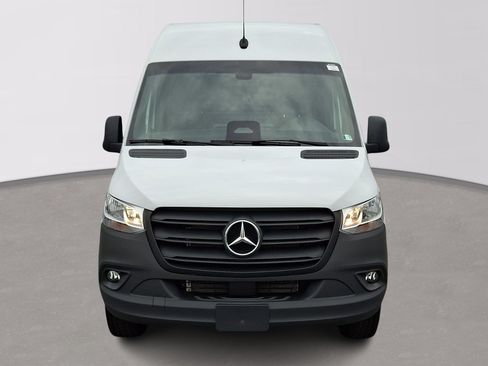 Used 2025 Mercedes-Benz Sprinter 2500 image 2