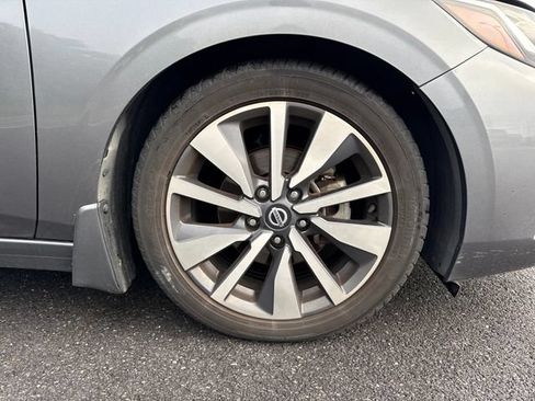 Used 2020 Nissan Sentra SV w/ SV Premium Package FWD image 11