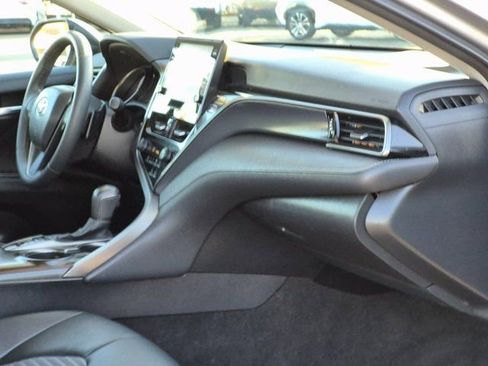 Used 2022 Toyota Camry SE image 20
