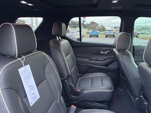 Used 2023 Chevrolet Traverse Premier image 11