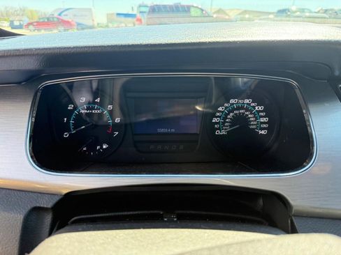 Used 2015 Ford Taurus SEL image 4