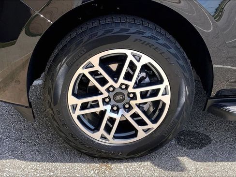 Used 2025 Ford Expedition Active AWD/4WD image 8