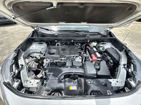 Used 2025 Toyota RAV4 XLE AWD/4WD image 24