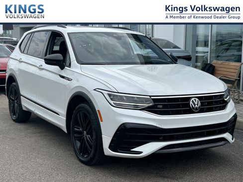 Certified 2022 Volkswagen Tiguan SE R-Line image 1