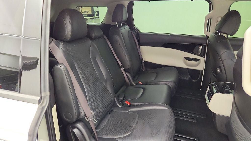 Used 2024 Kia Carnival SX Prestige FWD image 24