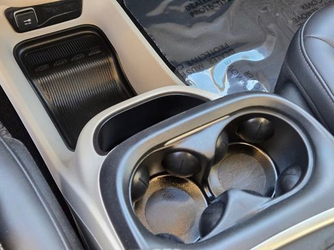 Used 2023 Chrysler Pacifica Touring-L image 24