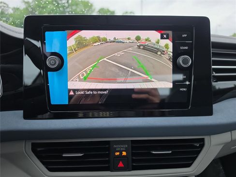 New 2026 Volkswagen Jetta SE FWD image 18