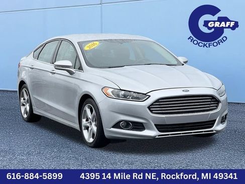 Used 2016 Ford Fusion SE FWD image 1