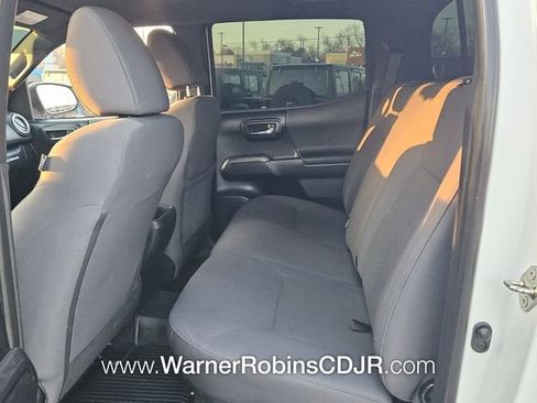Used 2019 Toyota Tacoma TRD Off-Road image 6