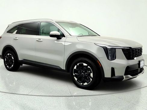 Used 2025 Kia Sorento S AWD/4WD image 3