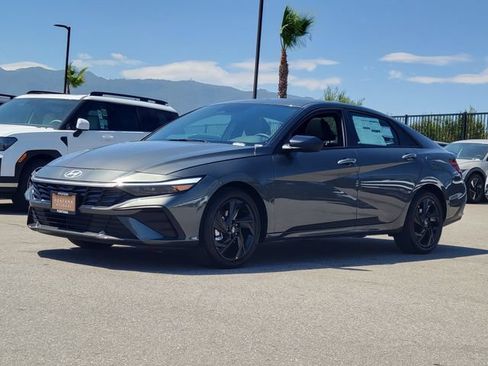 New 2026 Hyundai Elantra SEL Sport FWD image 2