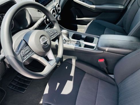 Used 2024 Nissan Sentra SV FWD image 8