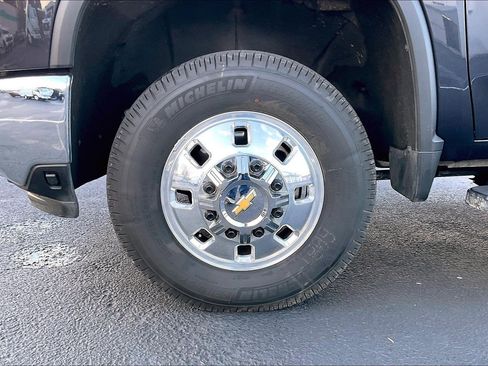 Used 2024 Chevrolet Silverado 3500 LTZ w/ LTZ Convenience Package image 9