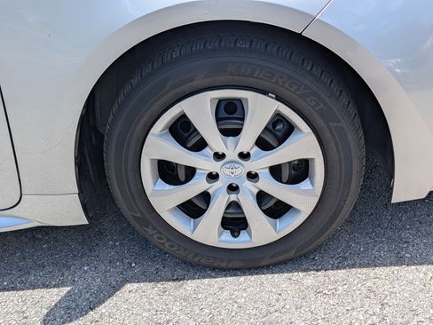 Used 2025 Toyota Corolla LE FWD image 11