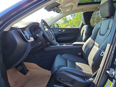 New 2026 Volvo XC60 B5 Ultra w/ Protection Package Premier AWD/4WD image 11