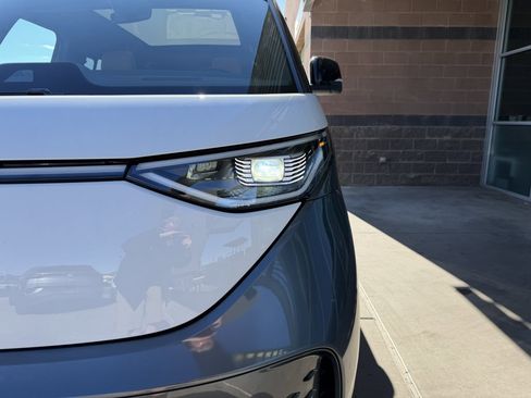 Used 2025 Volkswagen ID. Buzz Pro S Plus image 11