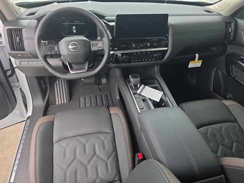 New 2026 Nissan Pathfinder Platinum FWD image 5