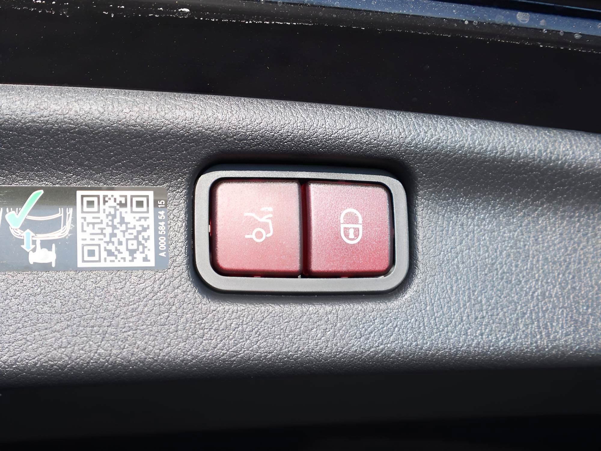 Certified 2026 Mercedes-Benz C 300 4MATIC Sedan image 18