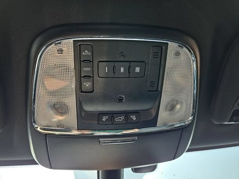 Used 2020 Jeep Grand Cherokee Limited w/ Premium Lighting Group AWD/4WD image 28