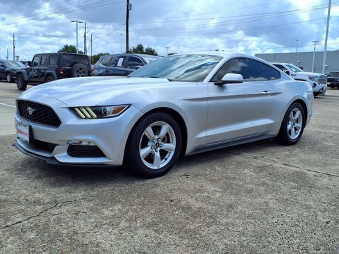 Used 2017 Ford Mustang Coupe RWD image 24