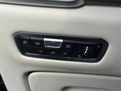 Used 2020 BMW X5 M50i w/ Premium Package image 32