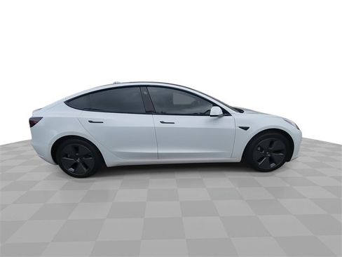 Used 2023 Tesla Model 3 Standard Range image 9