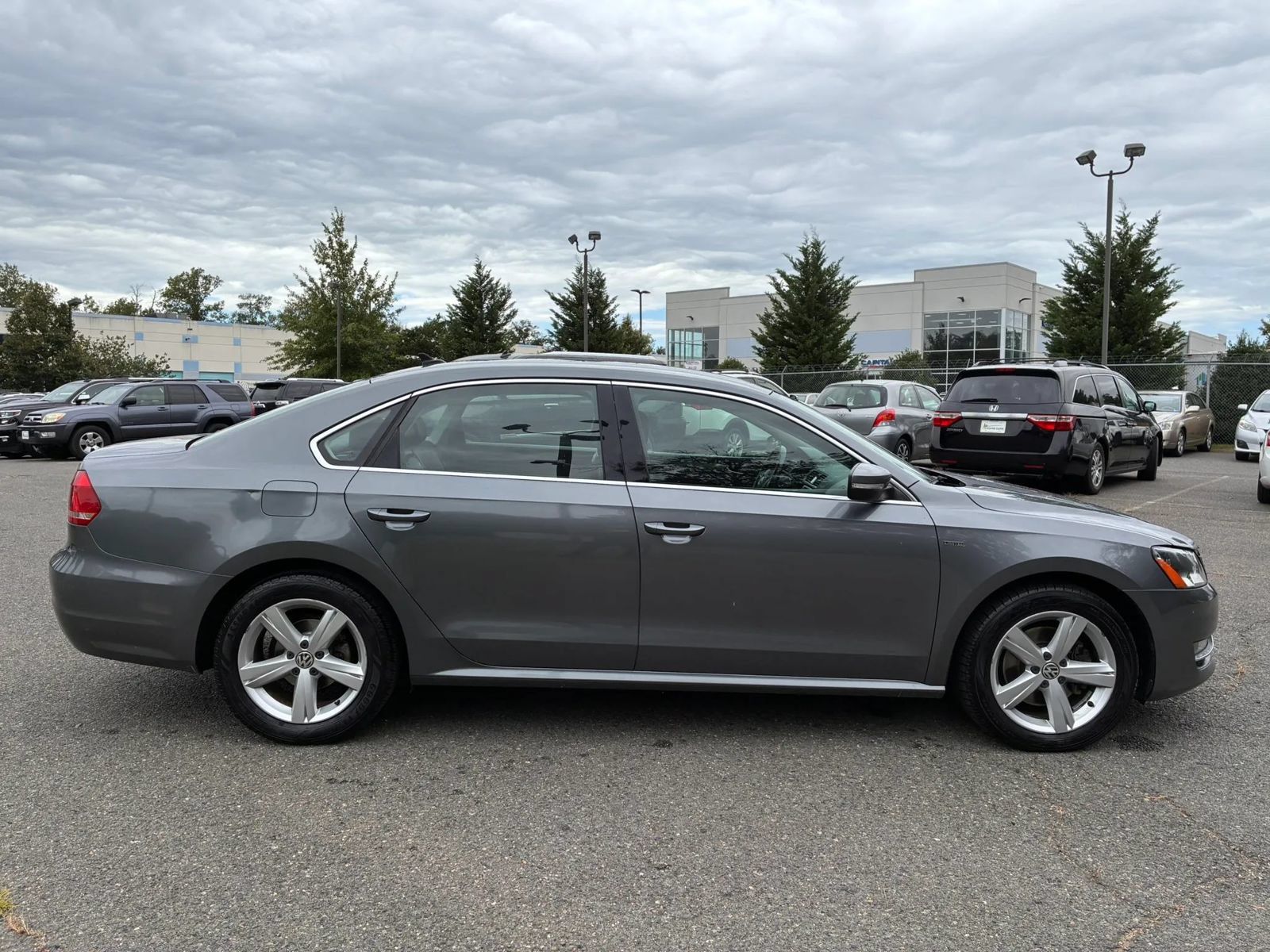 Used 2015 Volkswagen Passat 1.8T Limited Edition FWD image 9