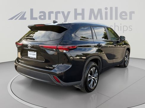 Used 2025 Toyota Highlander XLE AWD/4WD image 5