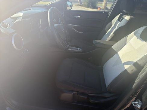 Used 2024 Chevrolet Trax RS FWD image 5